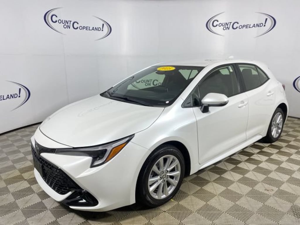 Used 2025 Toyota Corolla Hatchback SE Hatchback