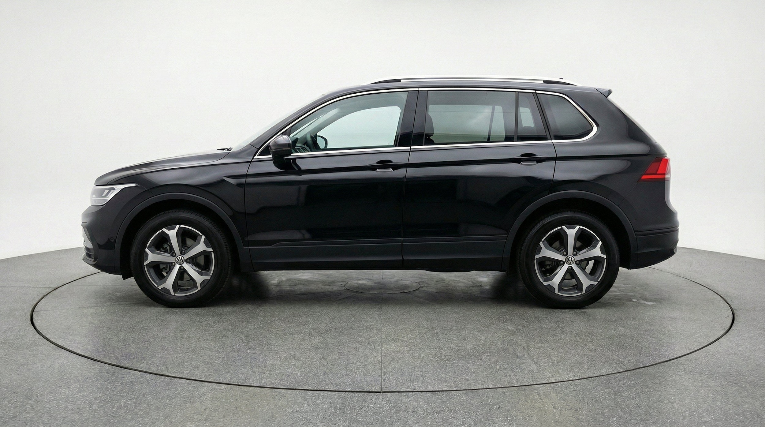 Thumbnail: 2026 Volkswagen Tiguan - 5