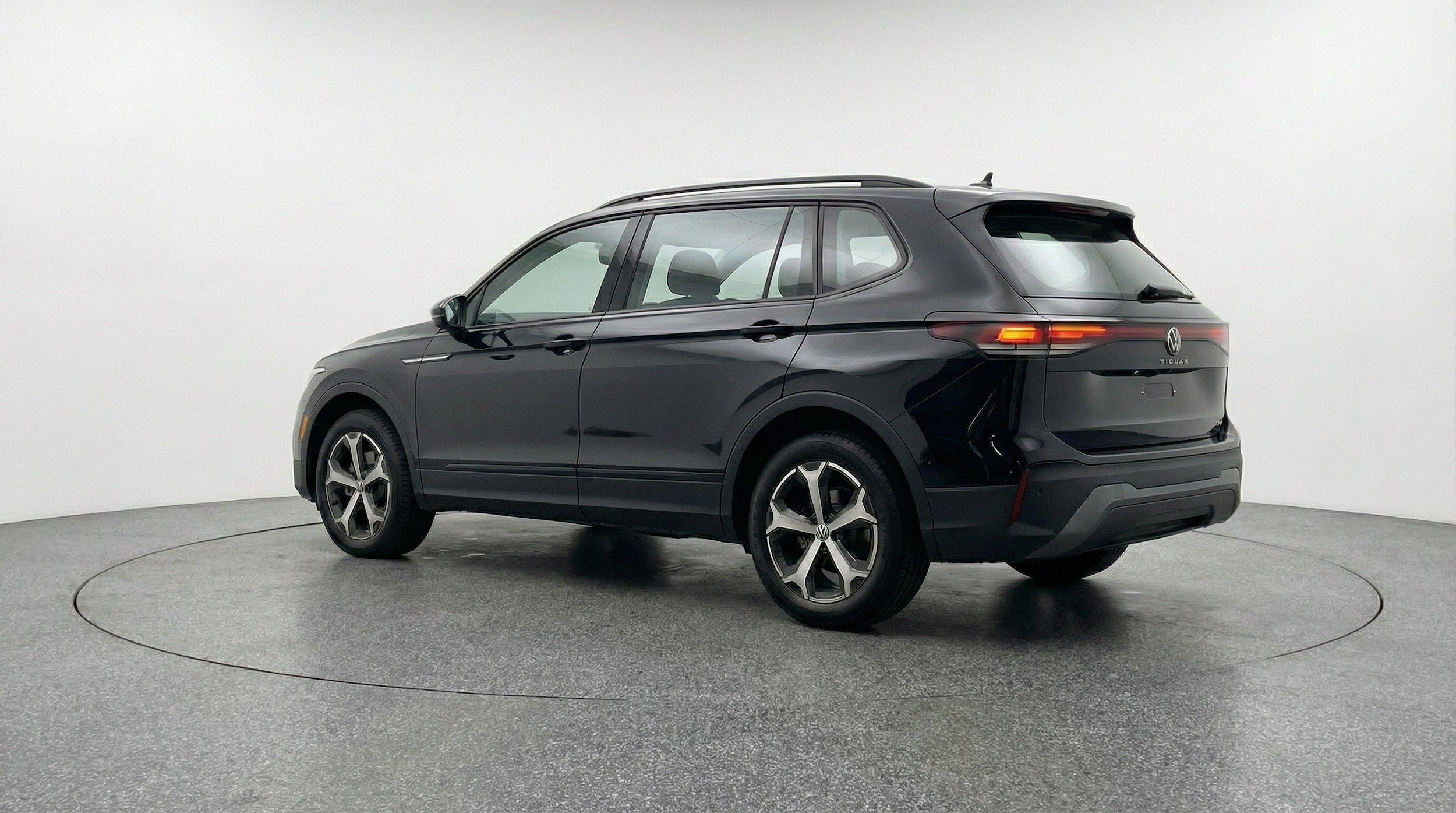 Thumbnail: 2026 Volkswagen Tiguan - 6