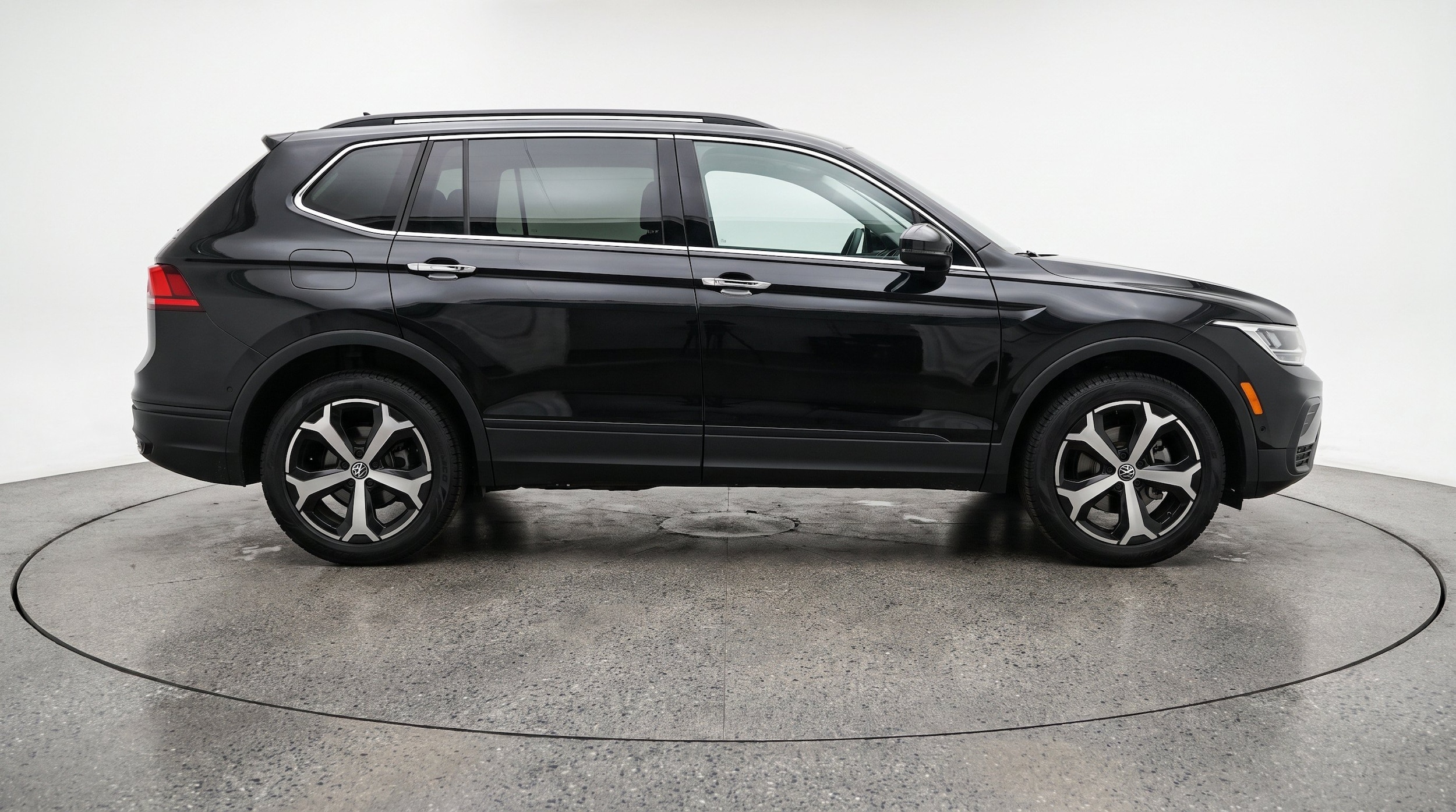 Thumbnail: 2026 Volkswagen Tiguan - 10