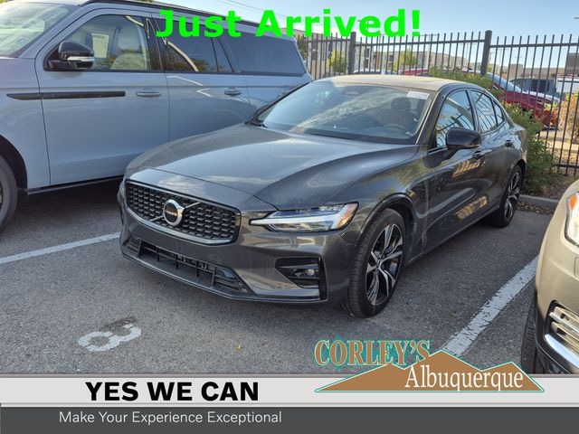 2024 Volvo S60 B5 Core Dark Sedan