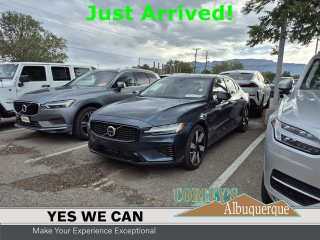 2024 Volvo S60 plug-in hybrid T8 Plus Dark Sedan