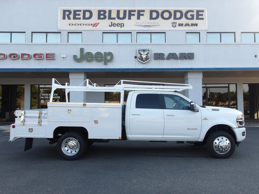 New 2025 Ram 5500 Chassis Cab BIG HORN CREW 4X4 60' CA Crew Cab