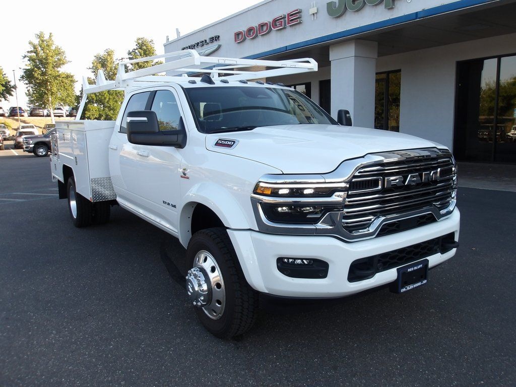 New 2025 Ram 5500 Chassis Cab BIG HORN CREW 4X4 60' CA Crew Cab