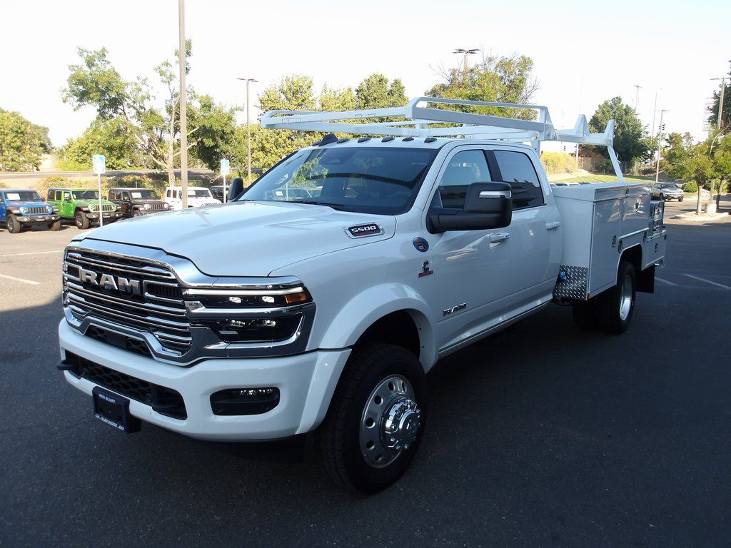 New 2025 Ram 5500 Chassis Cab BIG HORN CREW 4X4 60' CA Crew Cab