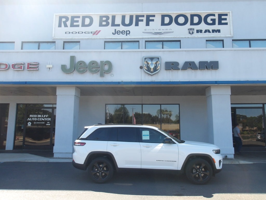 Used 2024 Jeep Grand Cherokee Altitude SUV