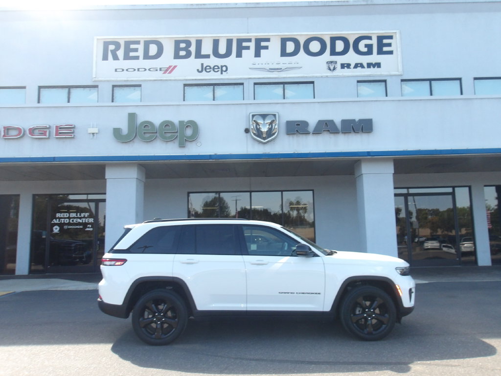 Used 2024 Jeep Grand Cherokee Altitude SUV