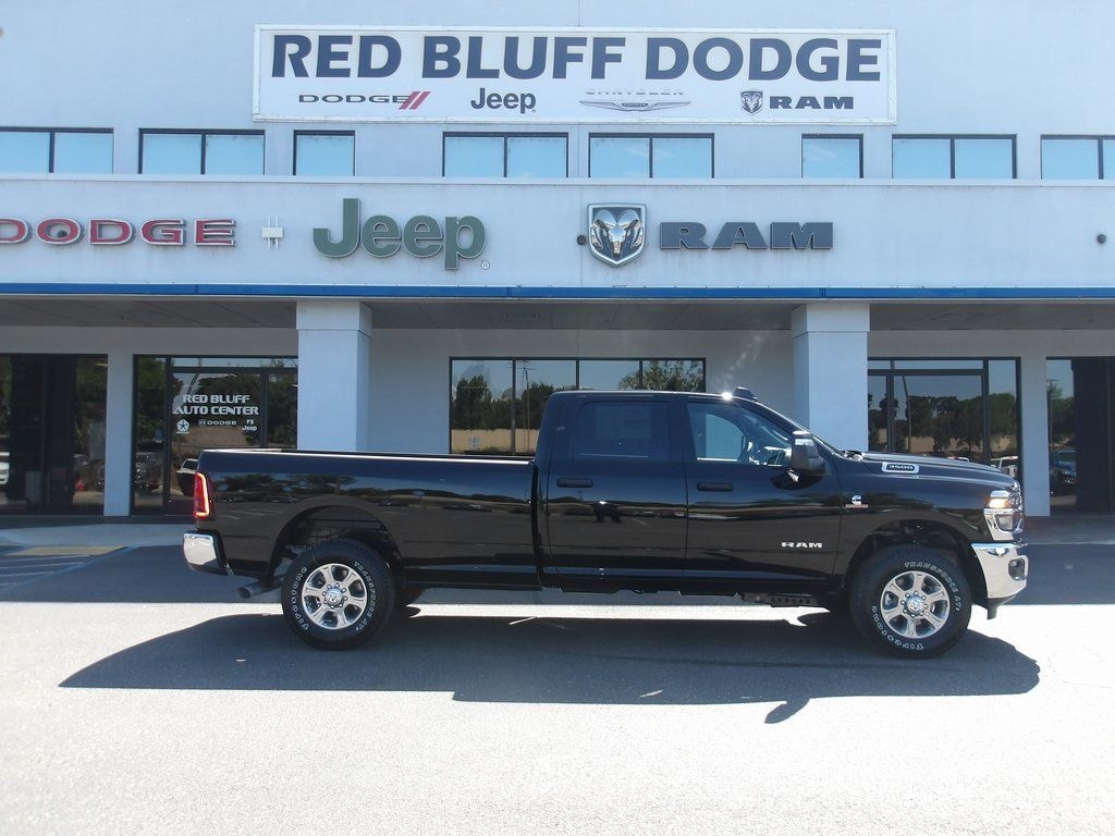 New 2025 Ram 3500 BIG HORN CREW CAB 4X4 8' BOX Crew Cab