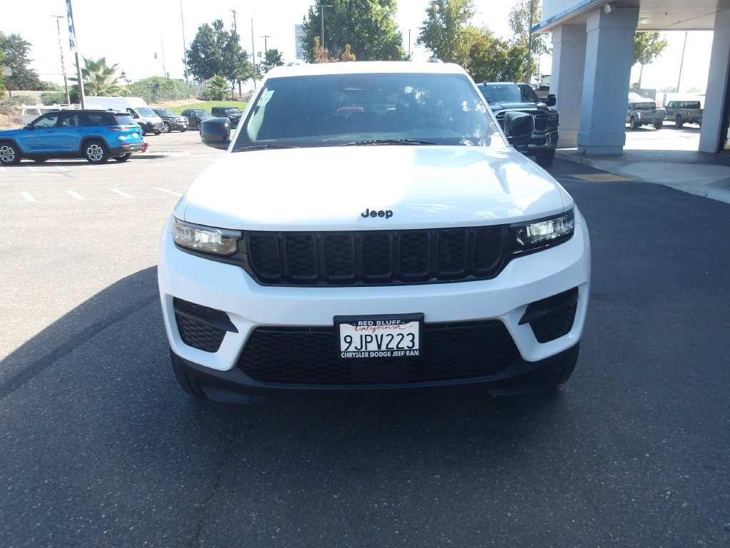 Used 2024 Jeep Grand Cherokee Altitude SUV