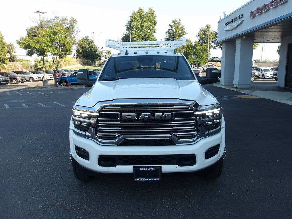 New 2025 Ram 5500 Chassis Cab BIG HORN CREW 4X4 60' CA Crew Cab