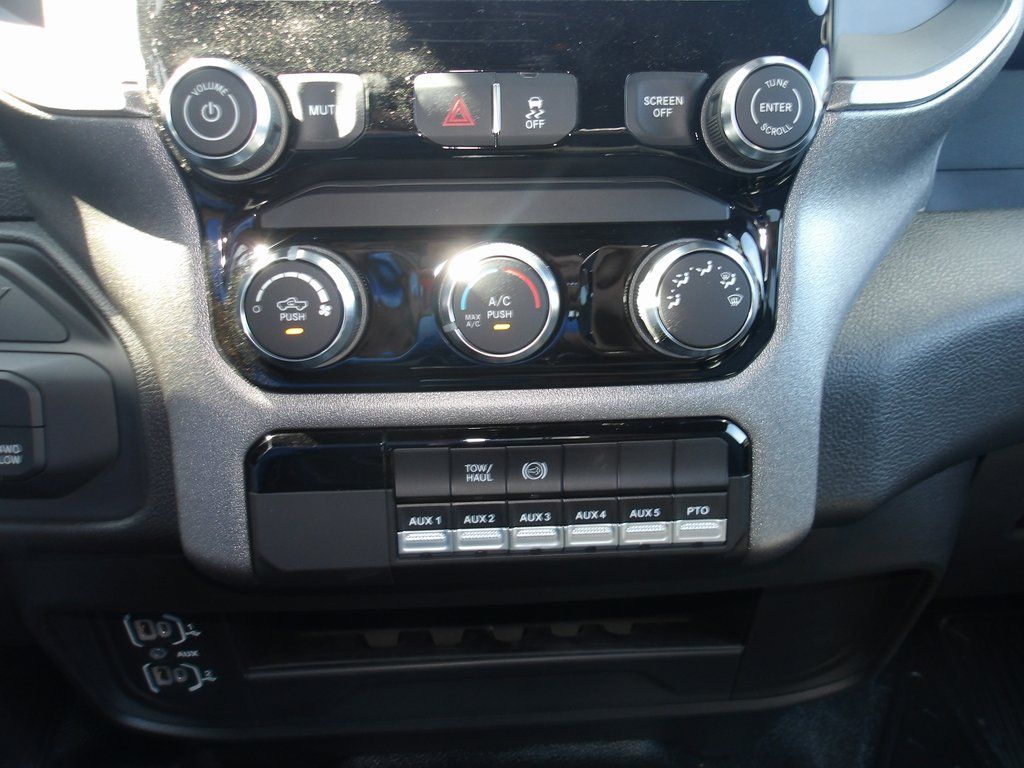 2025 RAM 3500 Chassis Tradesman - Photo 15