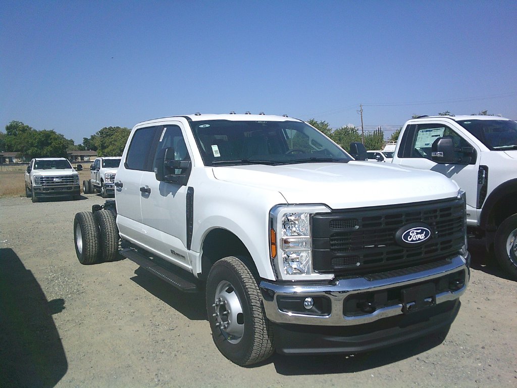  Ford F-350 Chassis