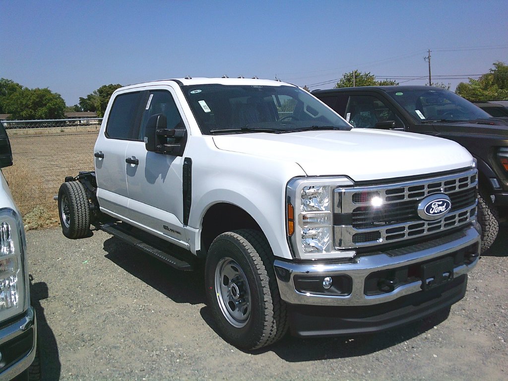  Ford F-350 Chassis