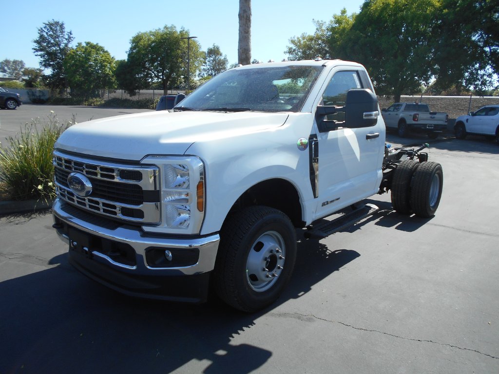  Ford F-350 Chassis