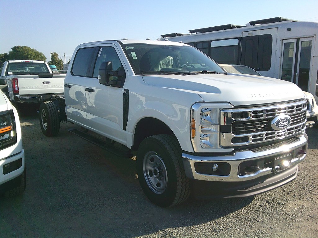 2027 Ford F-350 Super Duty Chassis Cab XL