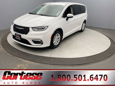 2023 Chrysler Pacifica Touring L Van