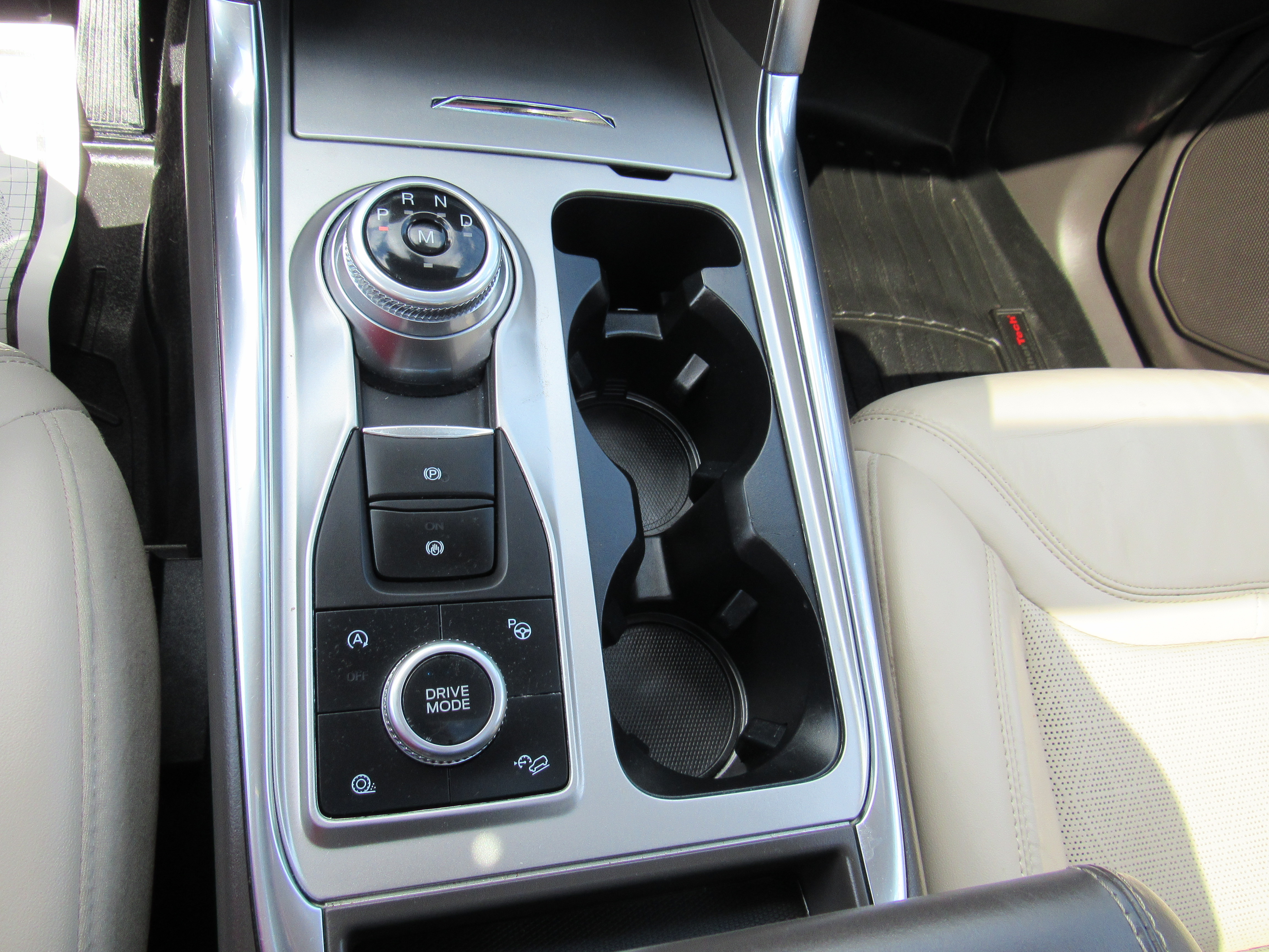 2020 Ford Explorer Platinum - Photo 24