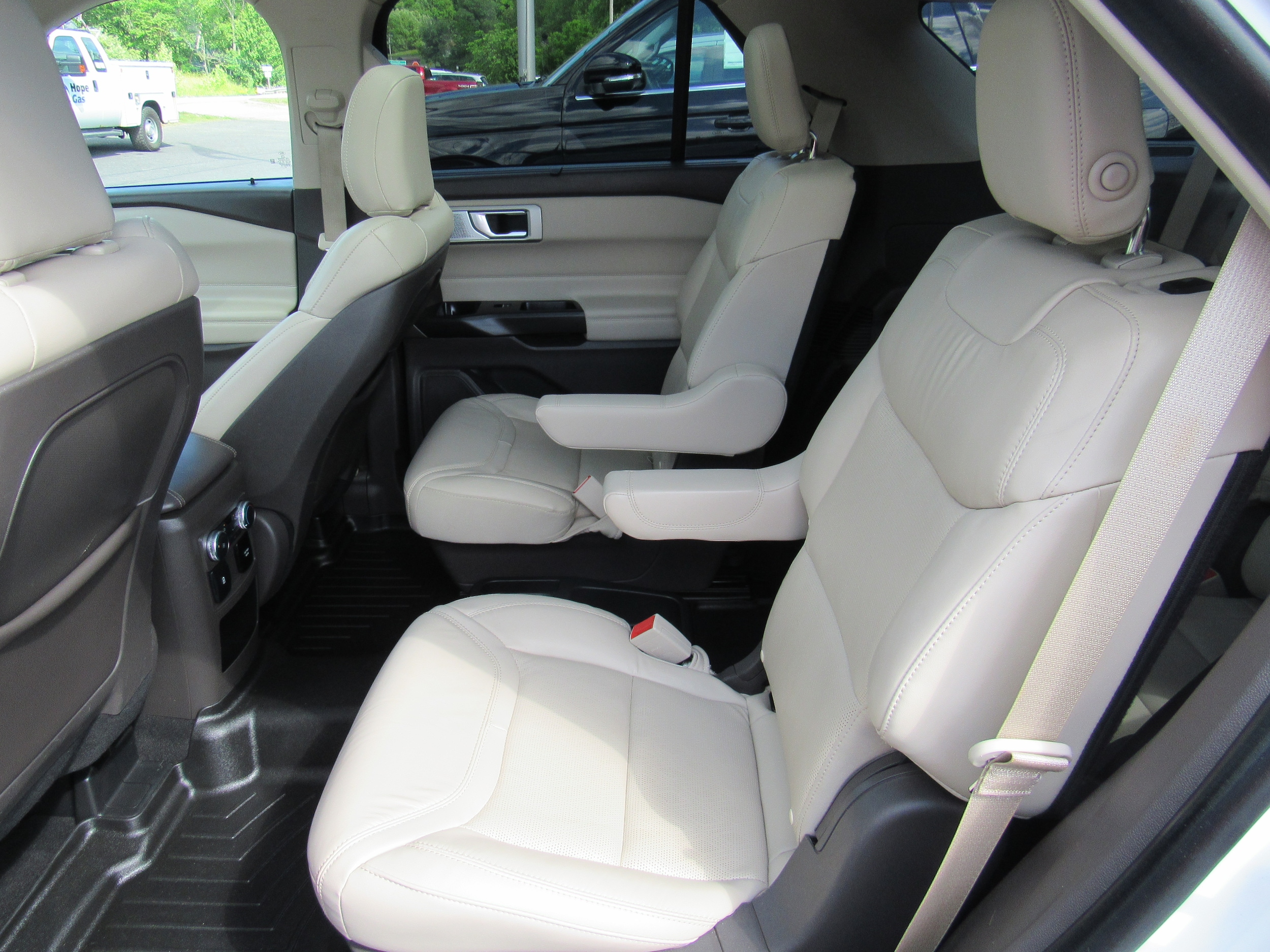 2020 Ford Explorer Platinum - Photo 29