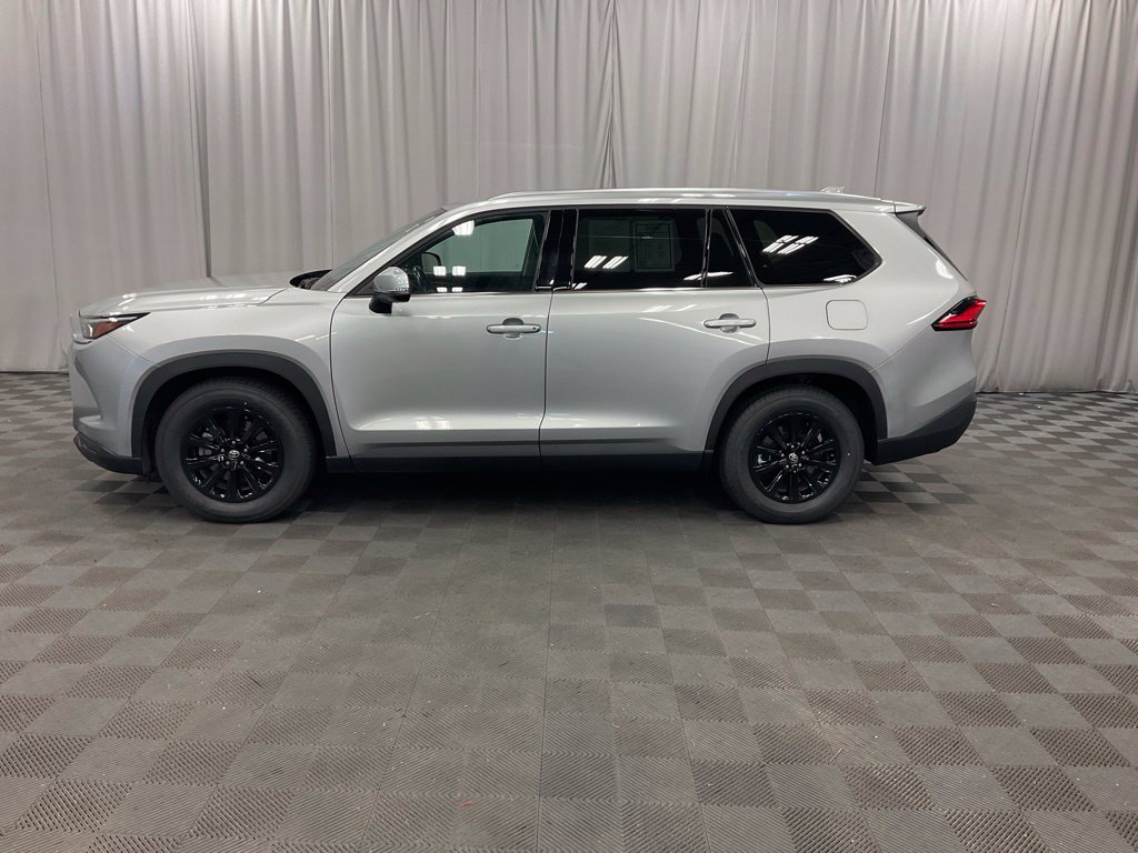 Used 2024 Toyota Grand Highlander XLE with VIN 5TDAAAB55RS006337 for sale in Moorhead, Minnesota