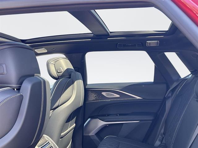 2026 Cadillac LYRIQ V Premium - Photo 29