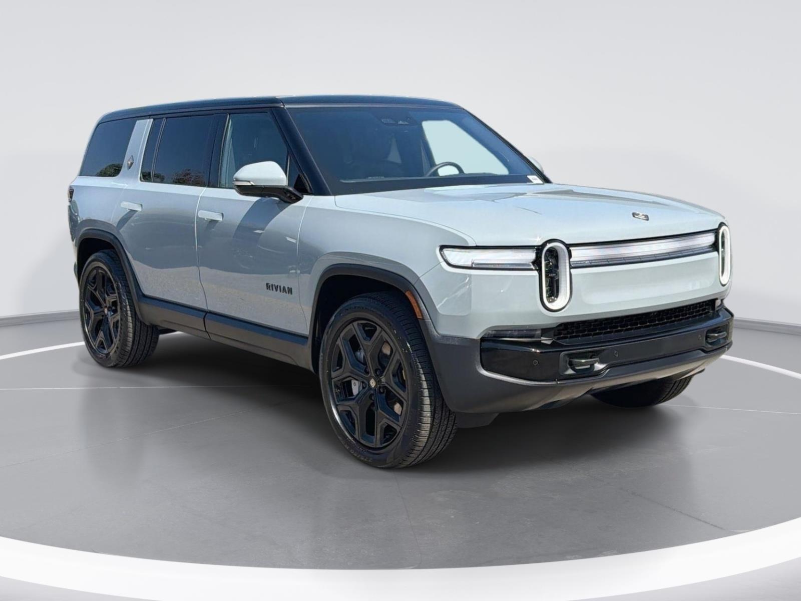 Used 2026 Rivian R1S Dual Motor Large