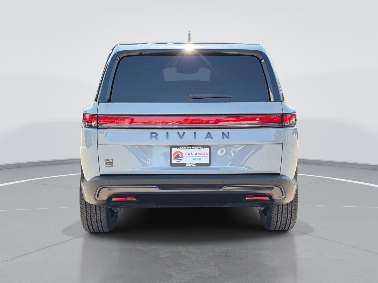 Used 2026 Rivian R1S Dual Motor Large
