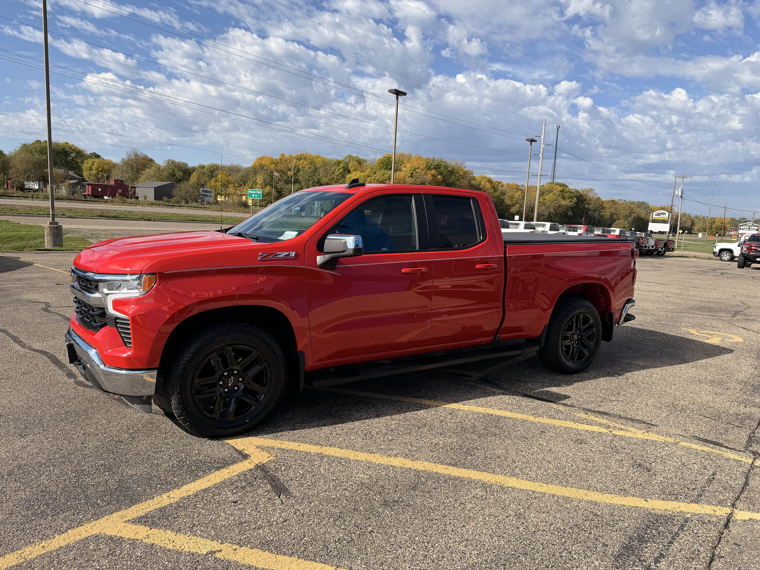 Used 2023 Chevrolet Silverado 1500 LT with VIN 1GCRDDED0PZ170606 for sale in Annandale, Minnesota