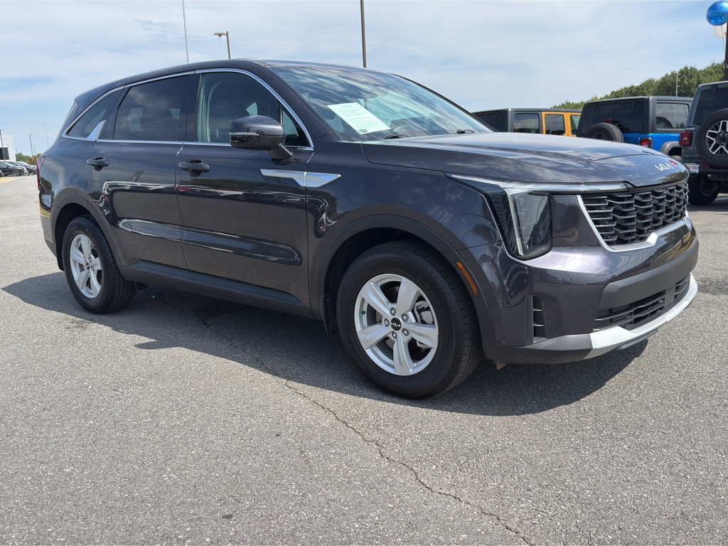Used 2025 Kia Sorento LX Sport Utility