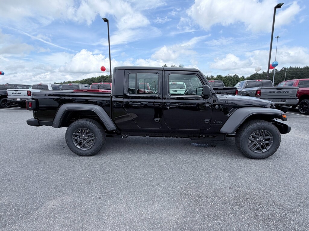 New 2026 Jeep Gladiator SPORT 4X4 Pickup