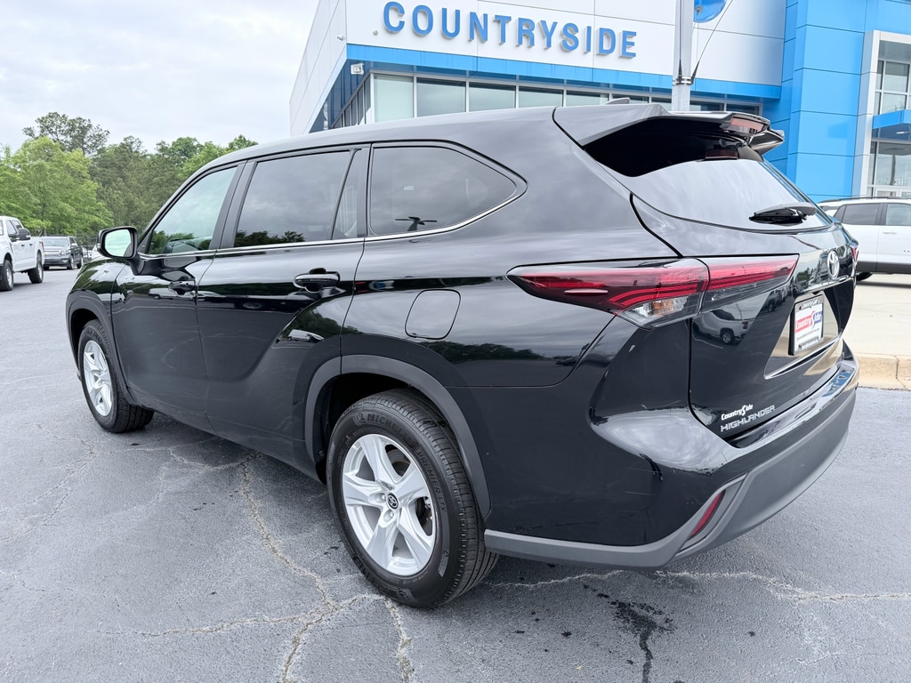 2025 Toyota Highlander LE - Photo 7