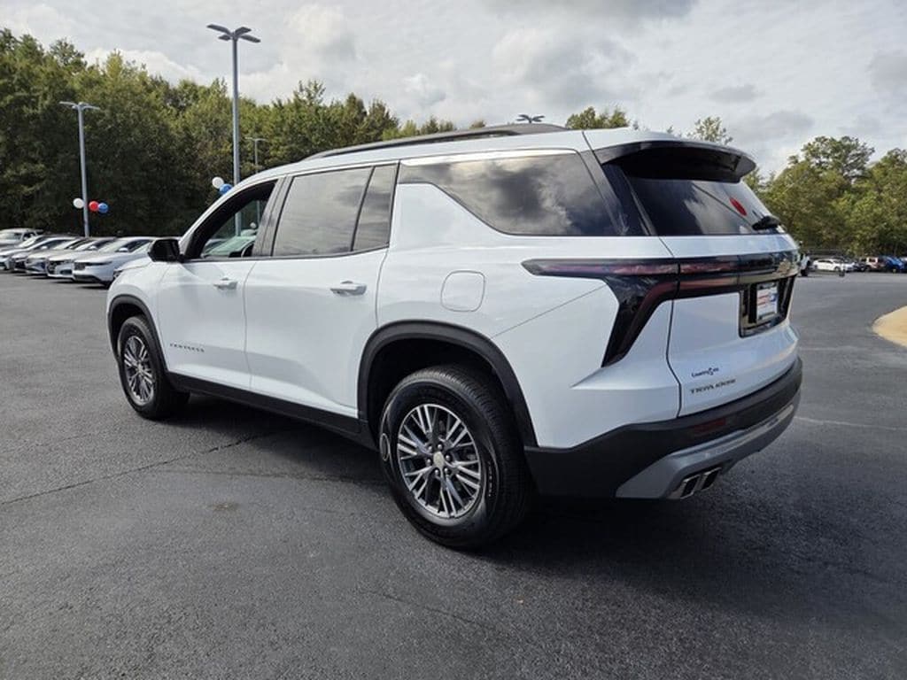 Used 2024 Chevrolet Traverse LT SUV