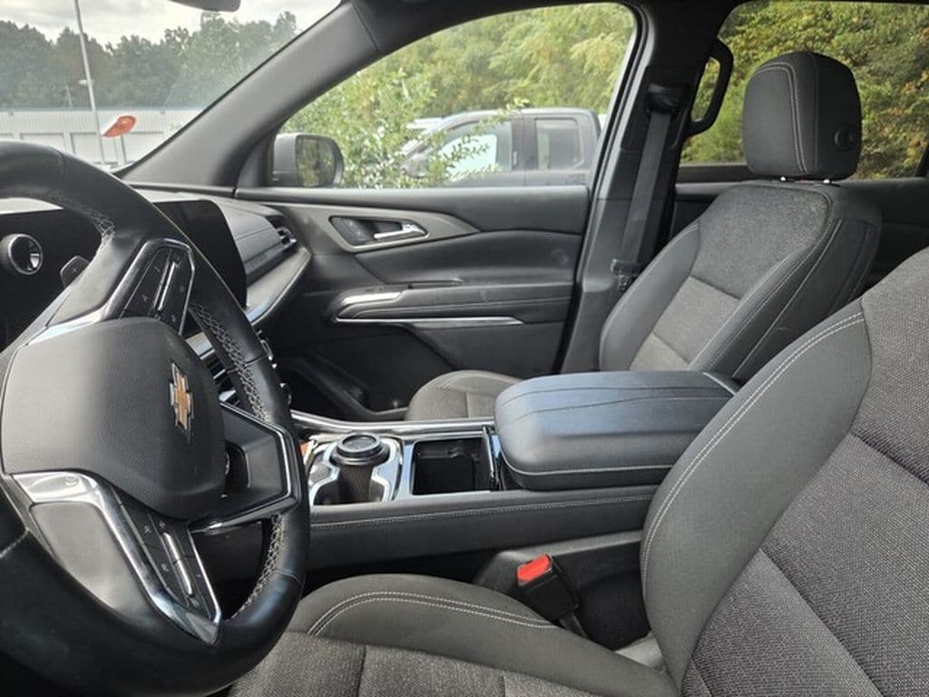 Used 2024 Chevrolet Traverse LT SUV