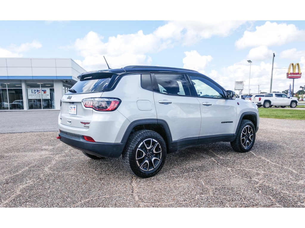 Used 2025 Jeep Compass Trailhawk SUV