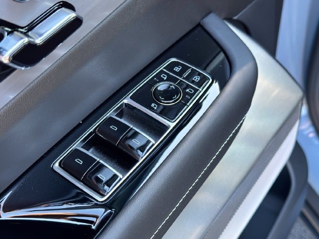 2027 Cadillac VISTIQ Luxury - Photo 11
