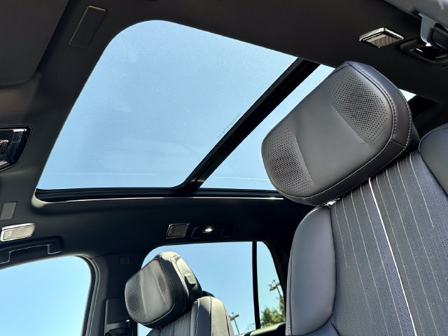 2027 Cadillac VISTIQ Luxury - Photo 16