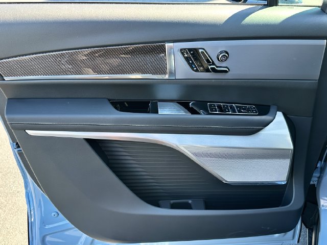 2027 Cadillac VISTIQ Luxury - Photo 10