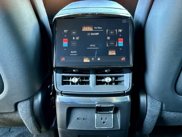 2027 Cadillac VISTIQ Luxury - Photo 20