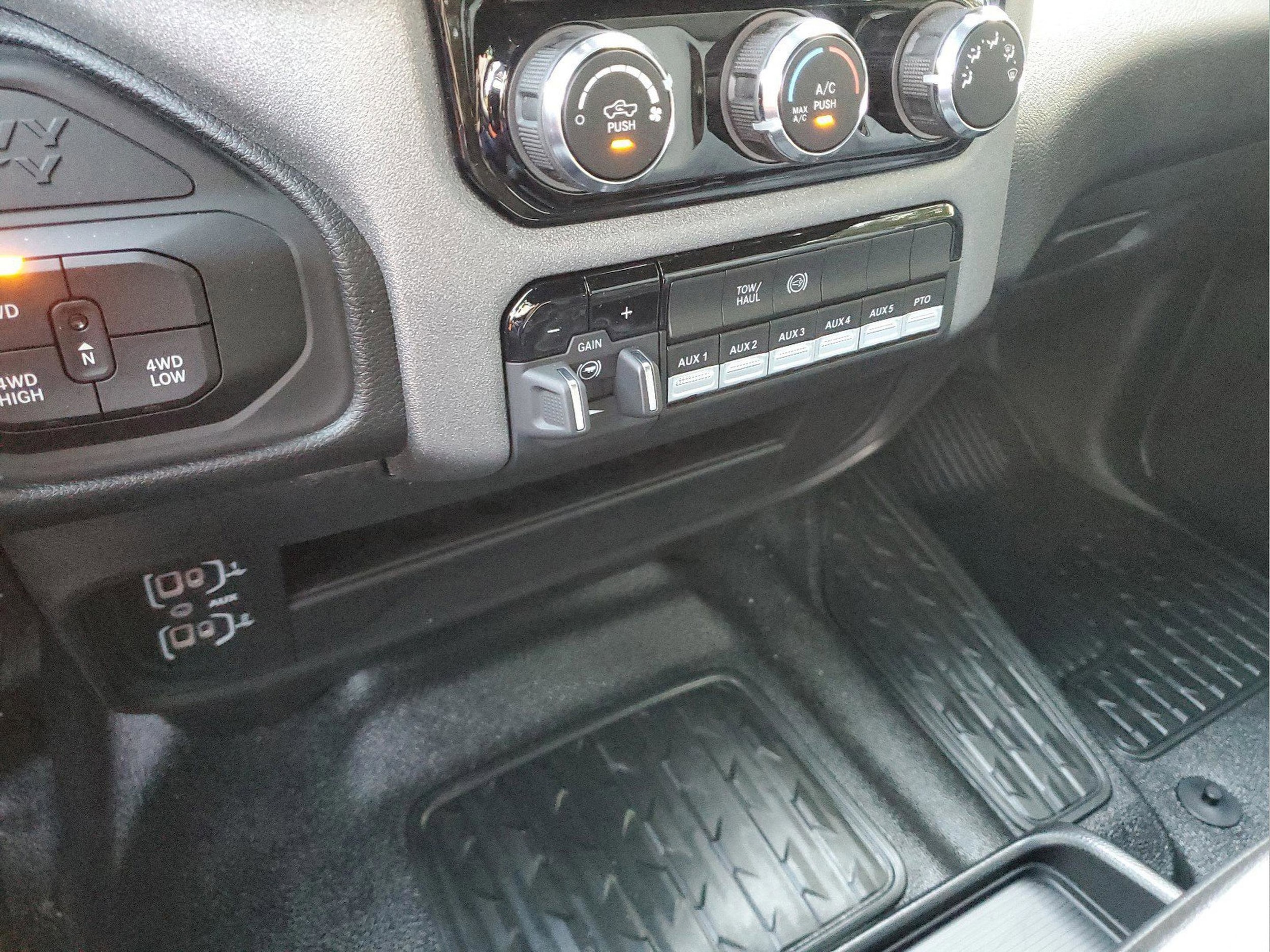 2026 RAM 3500 Chassis Tradesman - Photo 6
