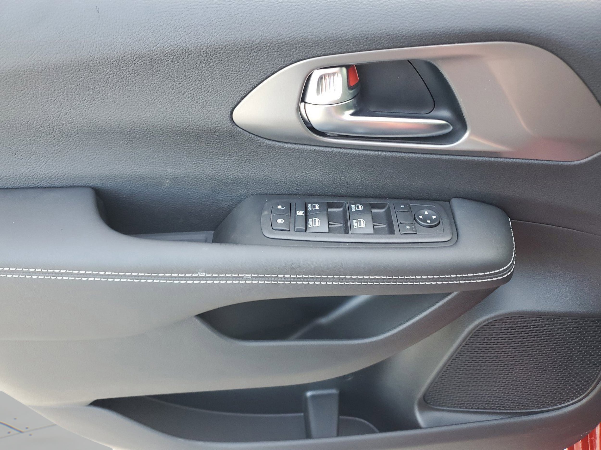 2026 Chrysler Voyager LX - Photo 15