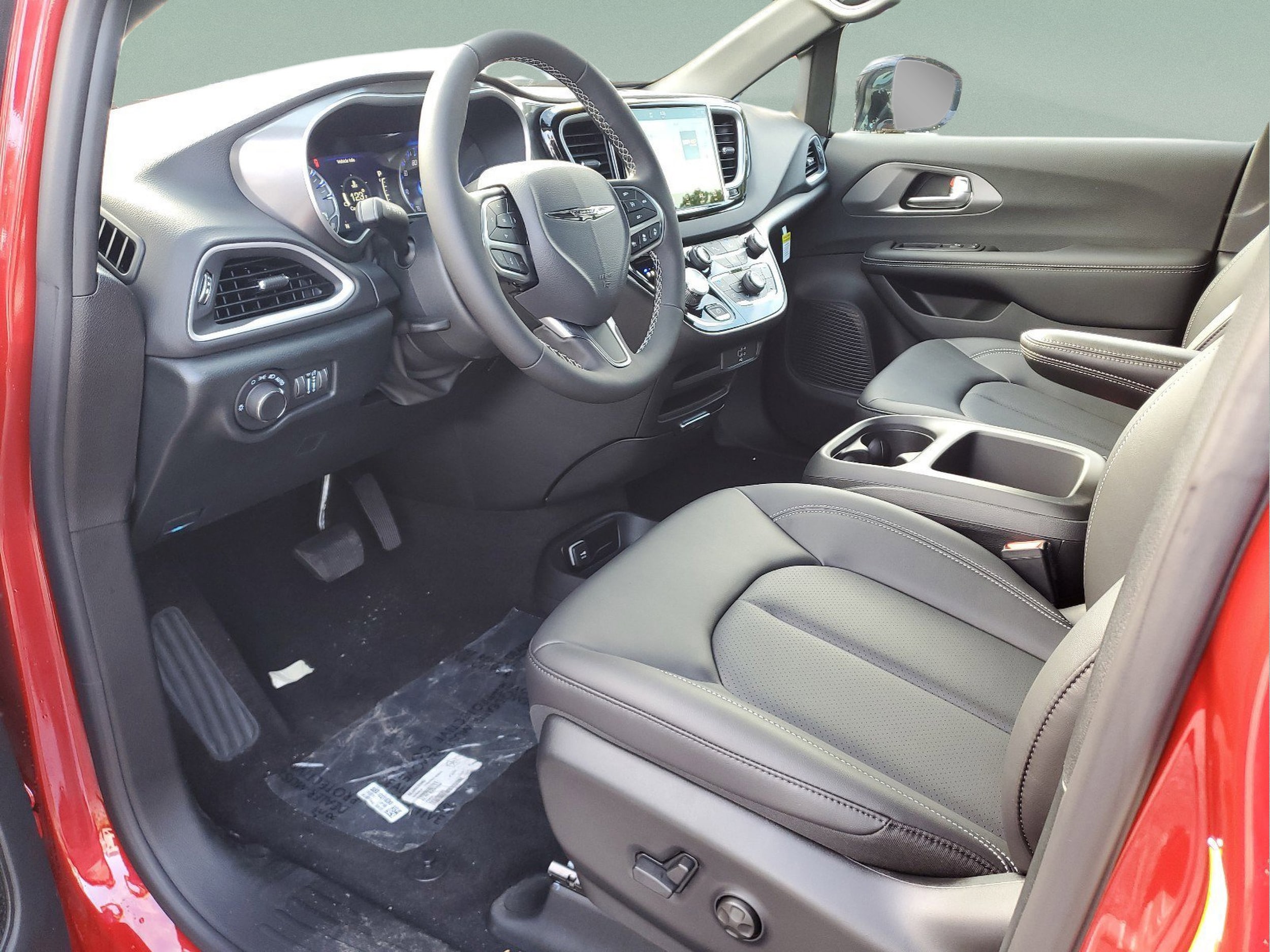 2026 Chrysler Voyager LX - Photo 16