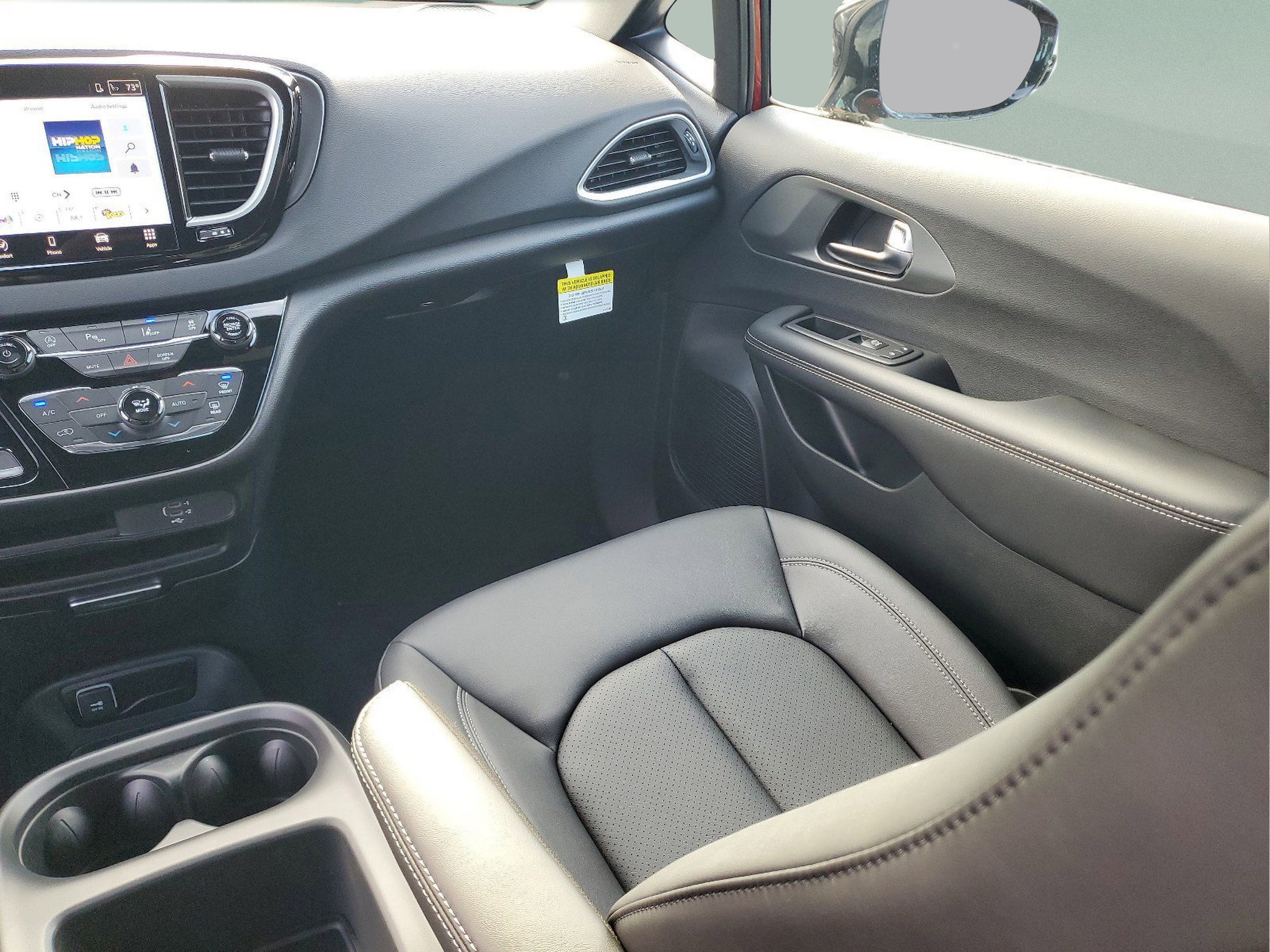 2026 Chrysler Voyager LX - Photo 14