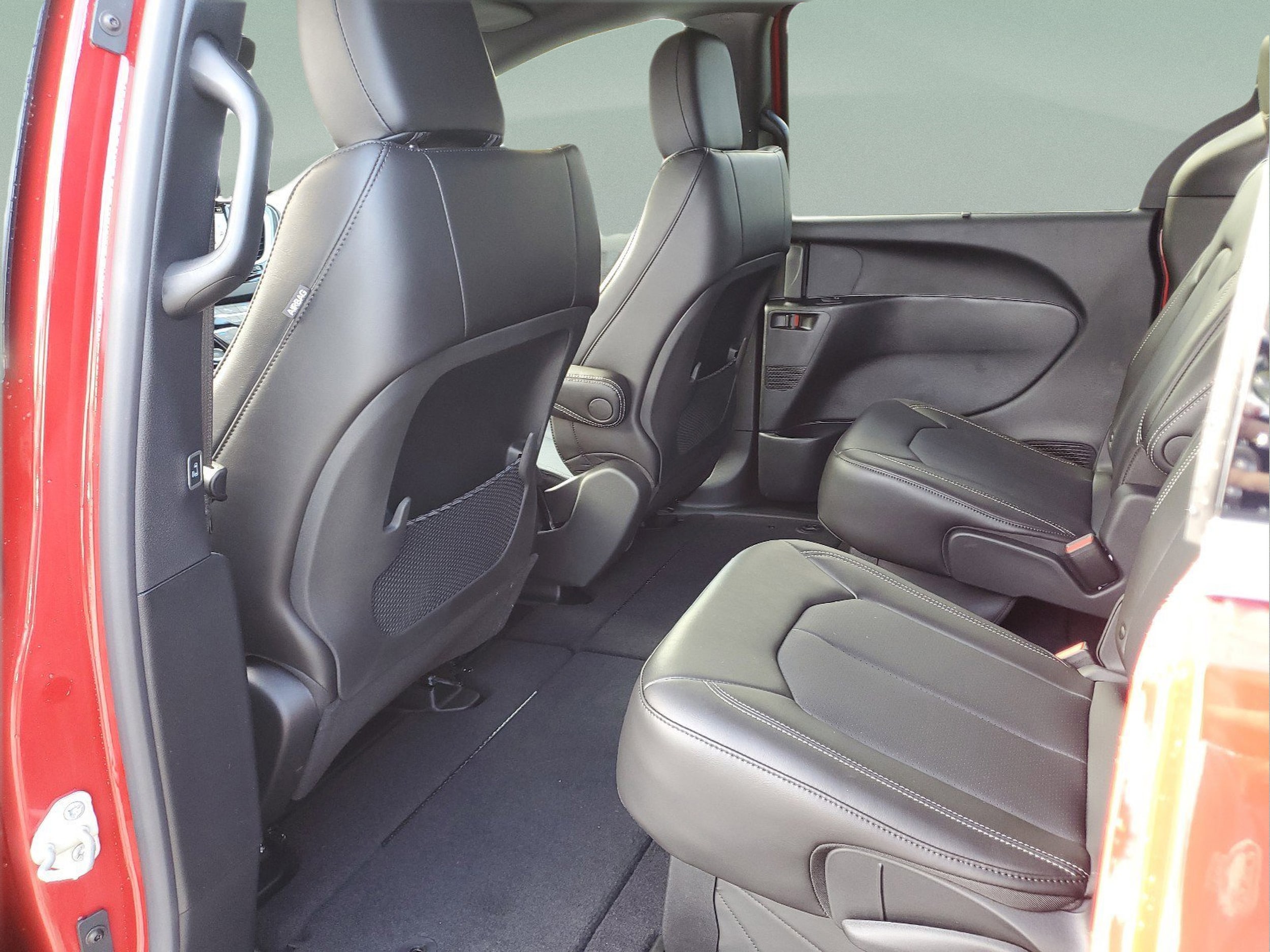 2026 Chrysler Voyager LX - Photo 9