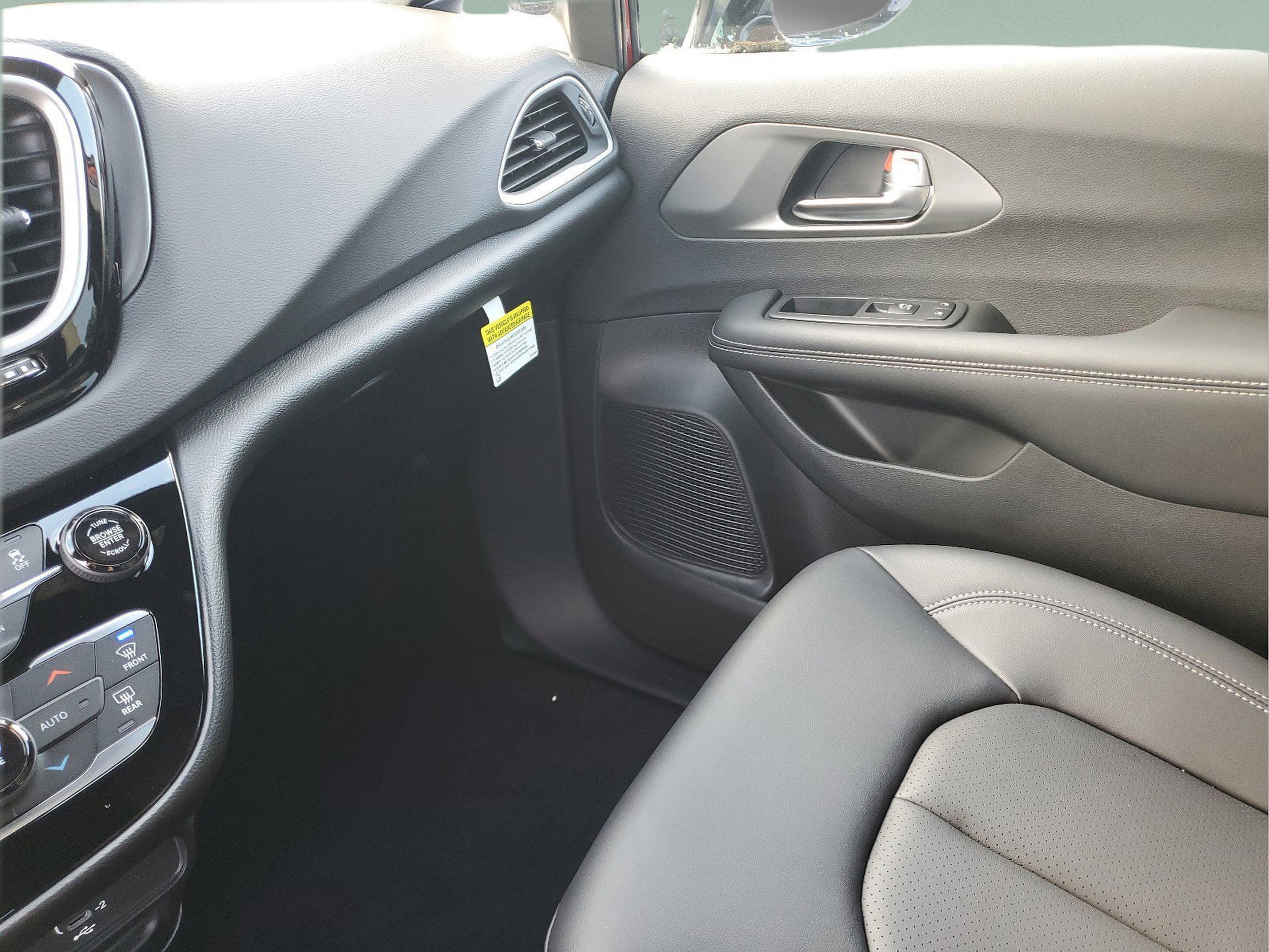 2026 Chrysler Voyager LX - Photo 23