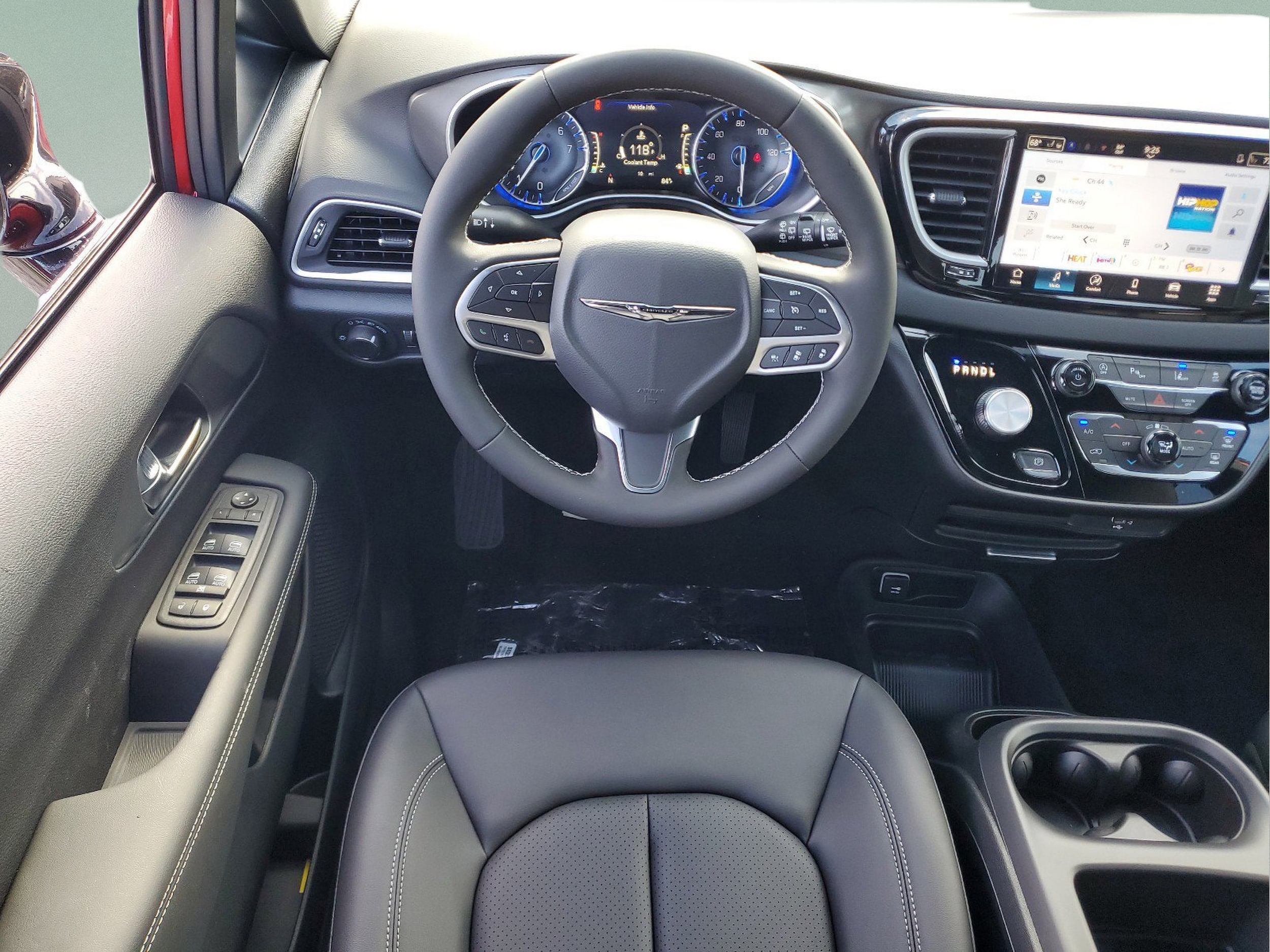 2026 Chrysler Voyager LX - Photo 12