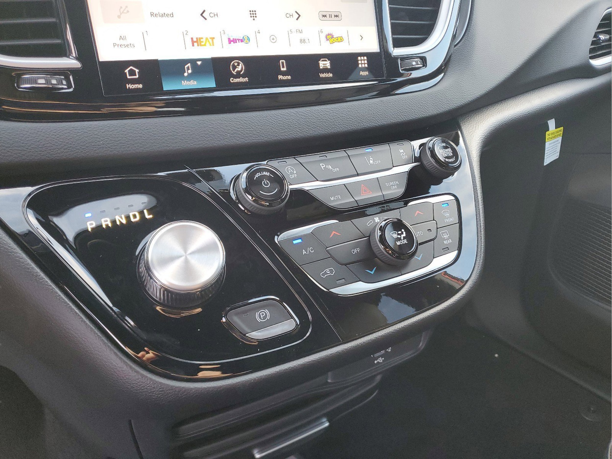 2026 Chrysler Voyager LX - Photo 20