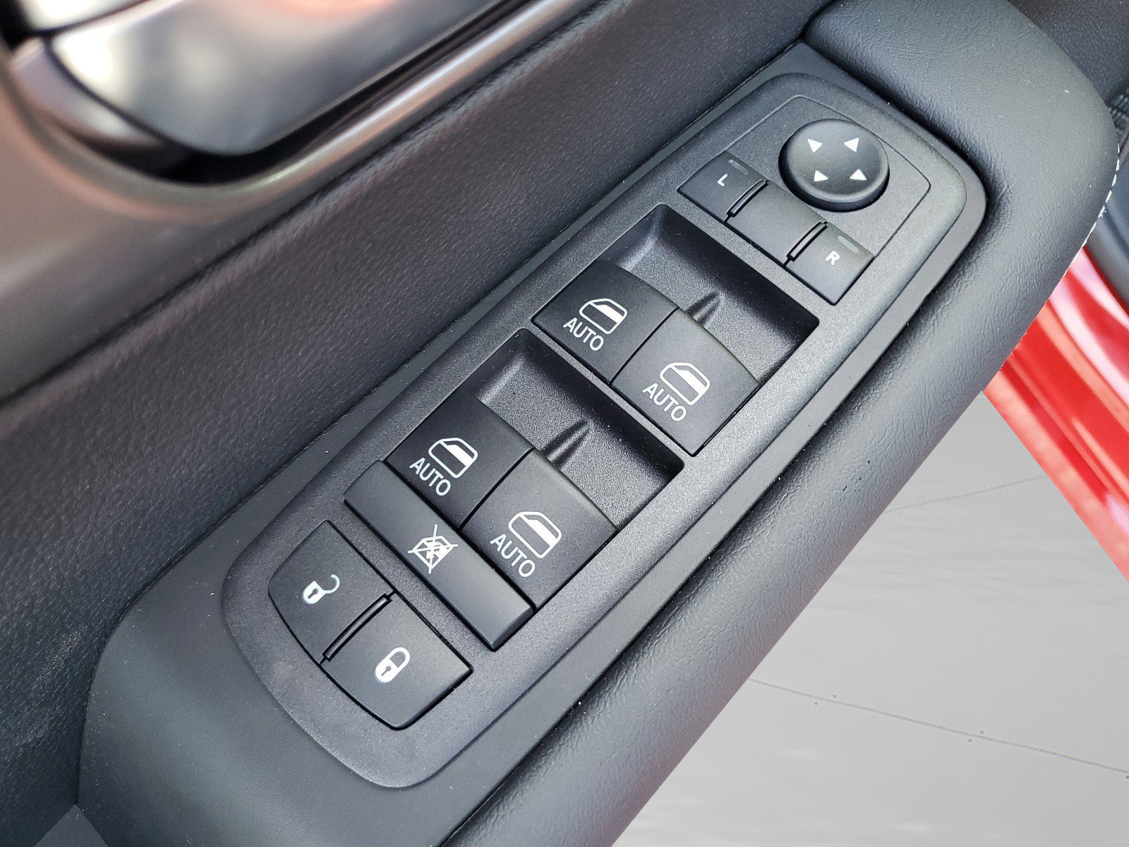 2026 Chrysler Voyager LX - Photo 32