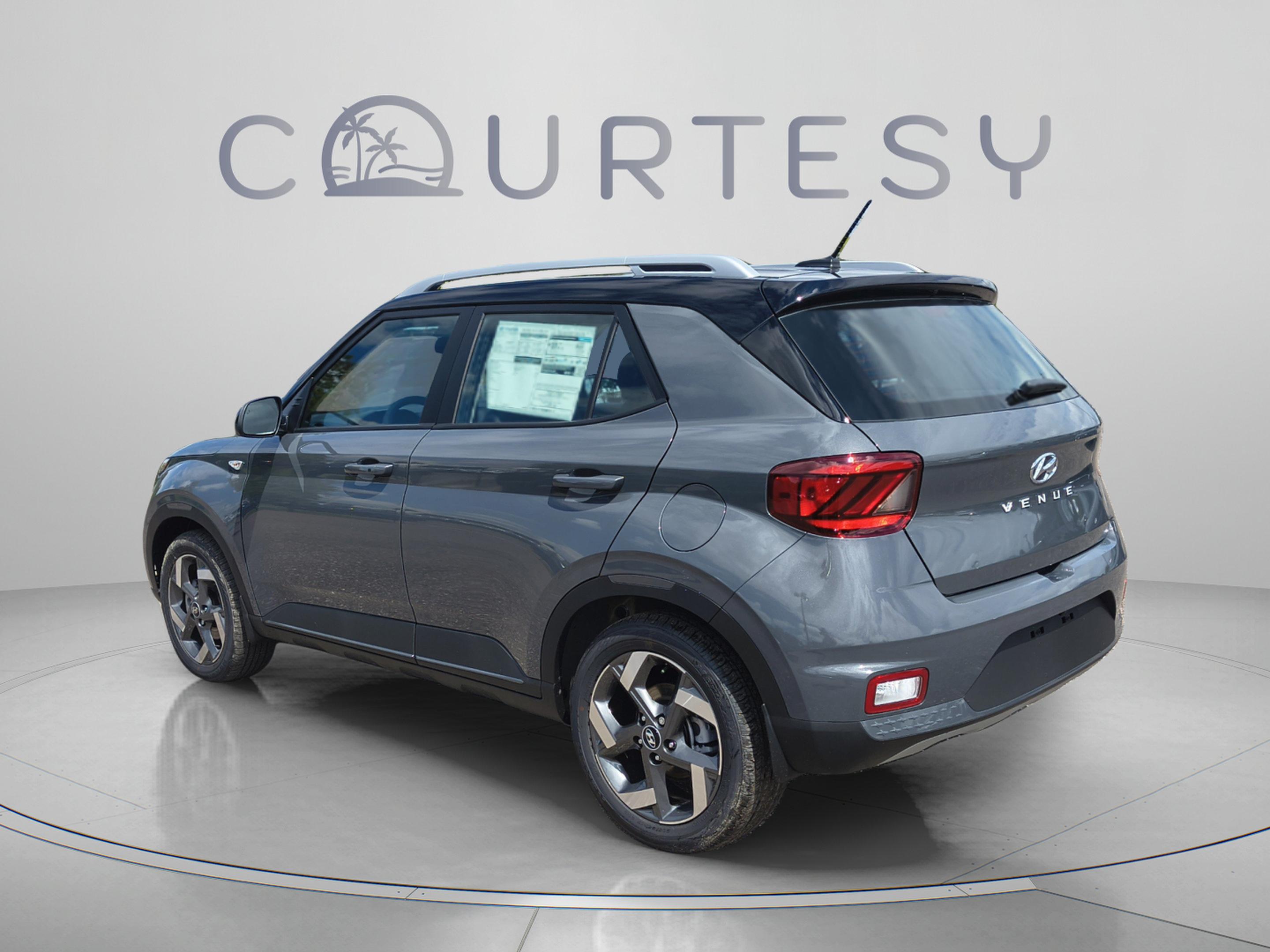 New 2026 Hyundai Venue SEL w/Two-Tone Roof SUV