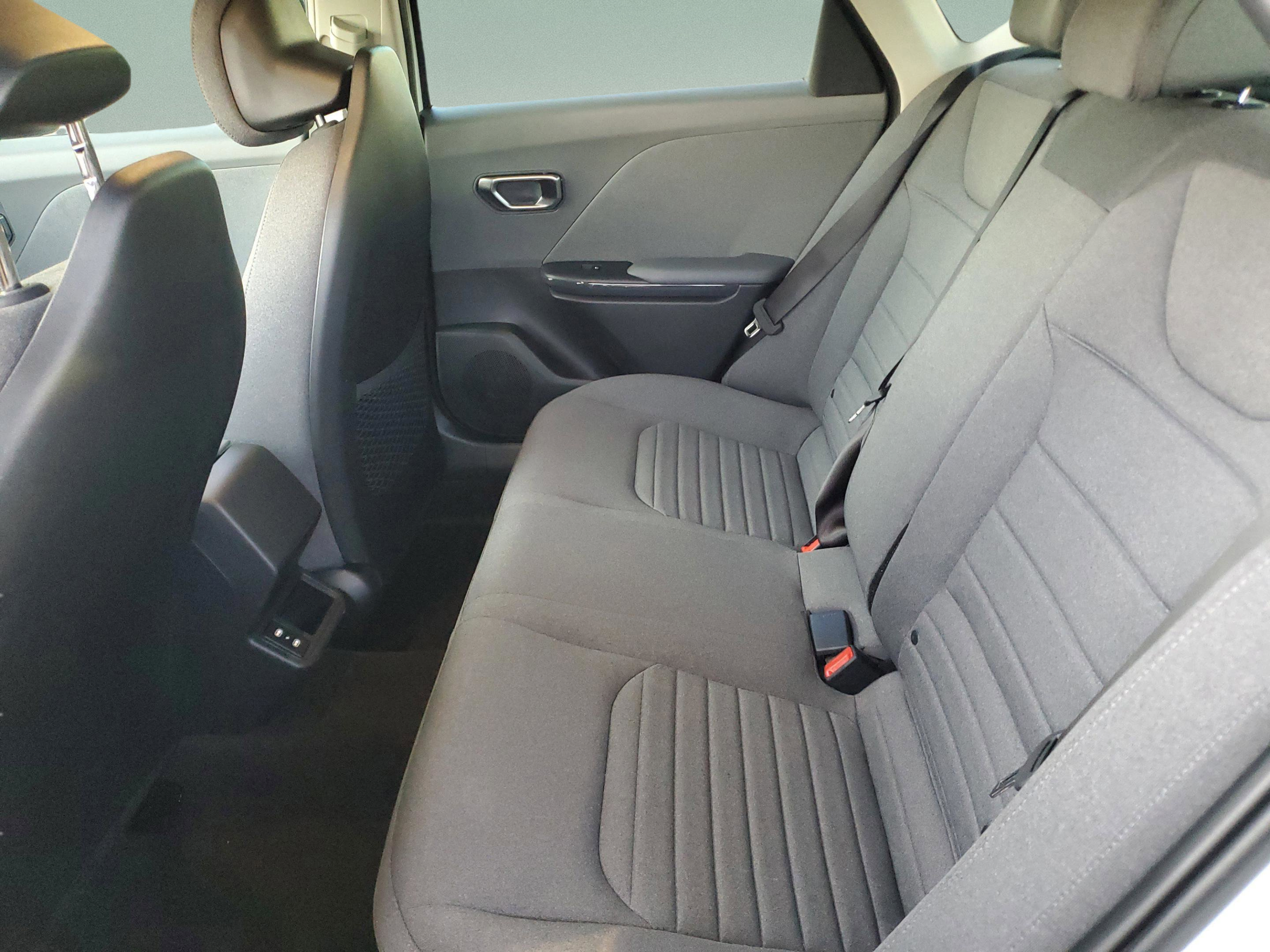 2025 Kia K4 EX - Photo 28