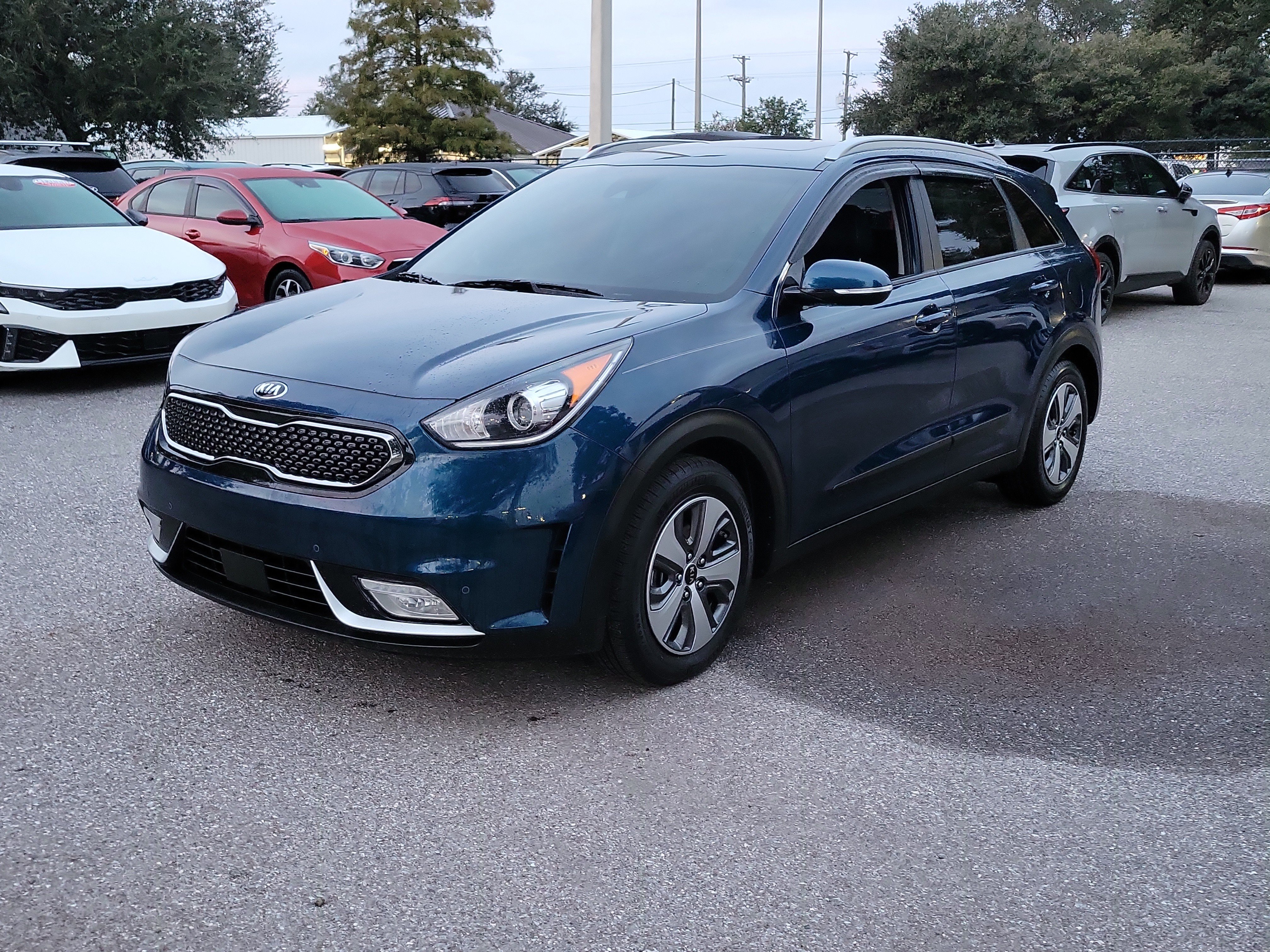 Used 2019 Kia Niro EX SUV