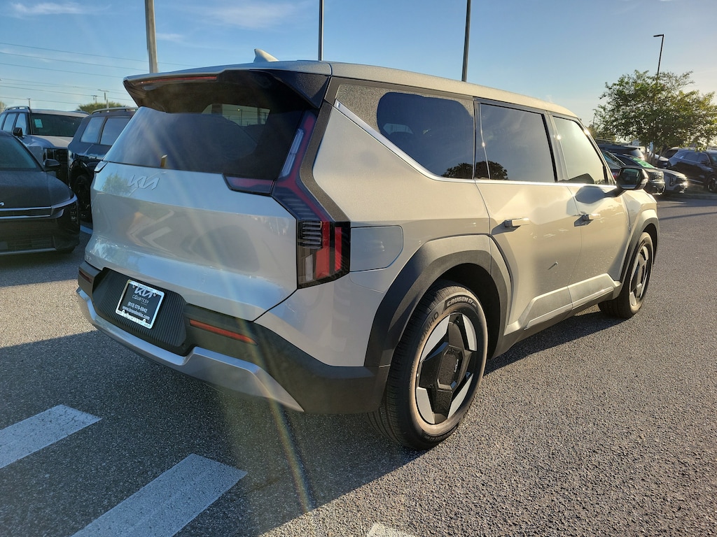 New 2026 Kia EV9 Light Long Range SUV